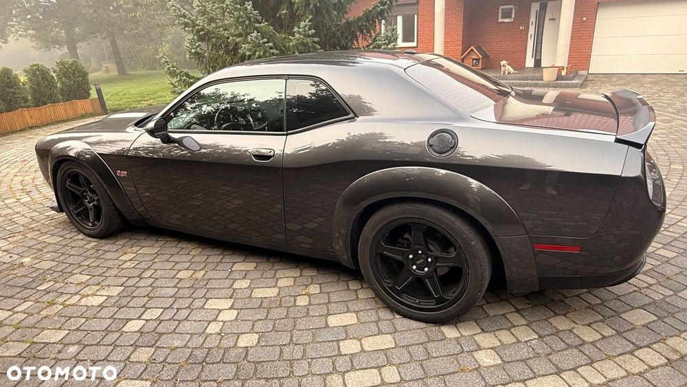 Dodge Challenger - 2