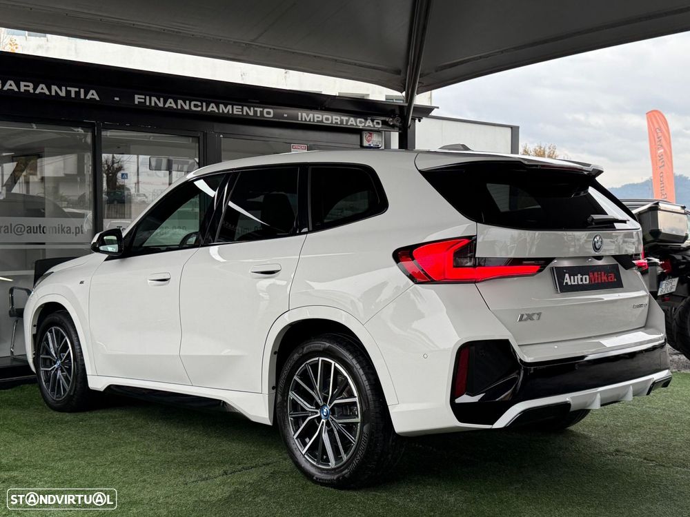 BMW iX1 eDrive20 Pack Desportivo M - 16