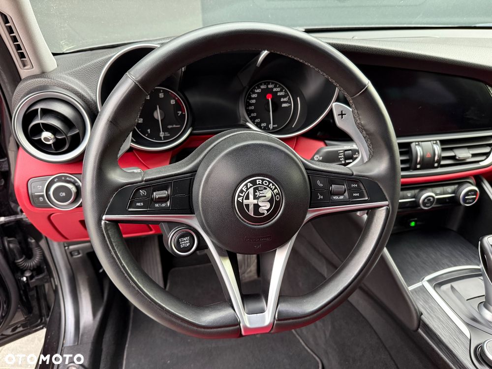Alfa Romeo Giulia 2.0 Turbo - 11