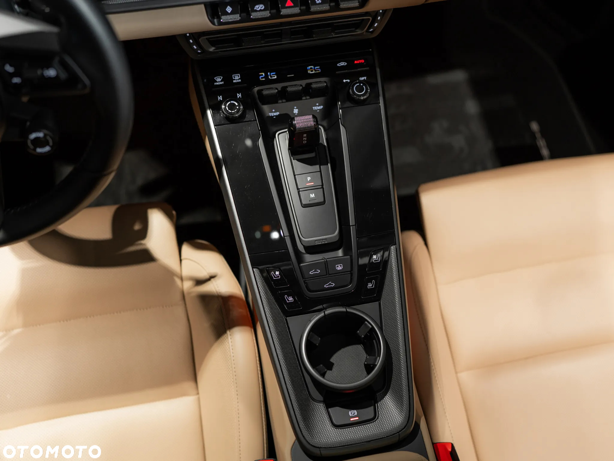 Porsche 911 Carrera 4S - 28