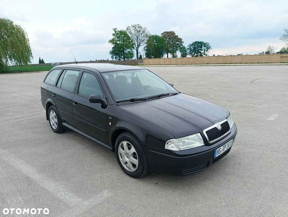 Skoda Octavia 1.6 Combi Ambiente - 1