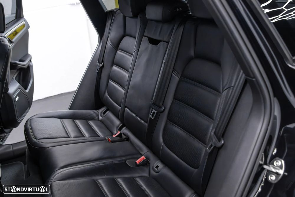 Porsche Macan Turbo PDK - 21