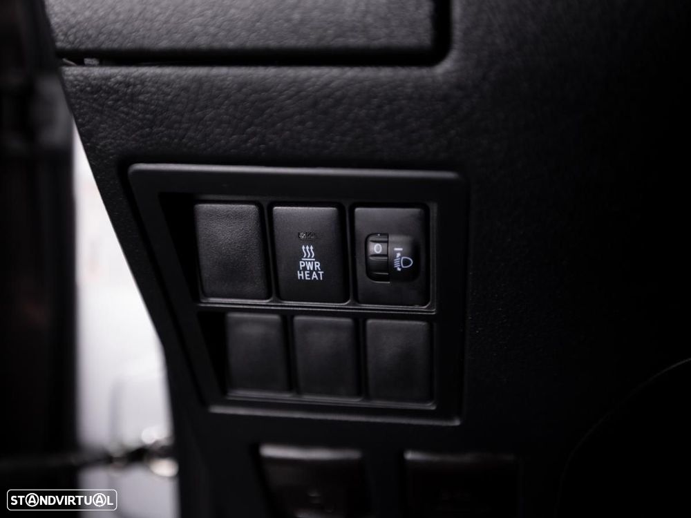 Toyota Hilux 2.4 D-4D 4WD CD 5Lugares c/iva - 13