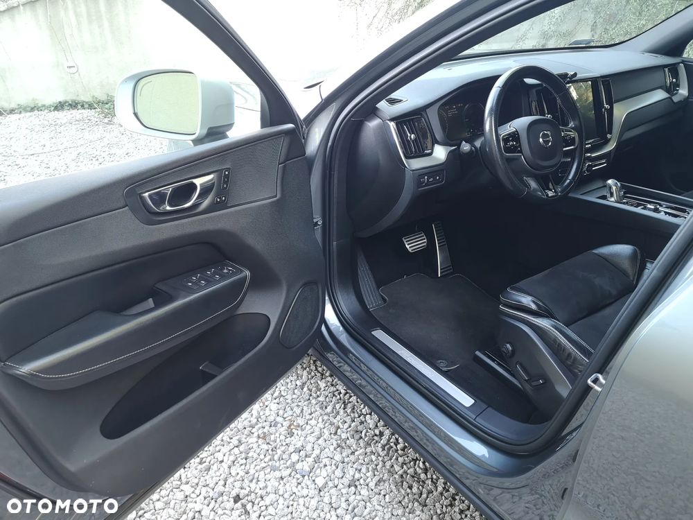 Volvo XC 60 T8 AWD Plug-In Hybrid R-Design - 15