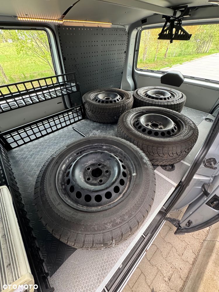 Volkswagen Transporter - 28