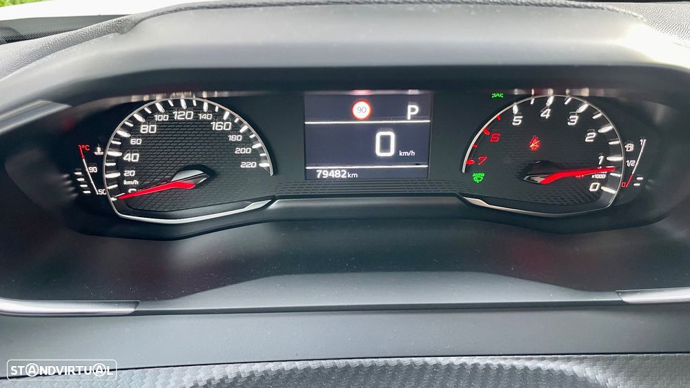 Peugeot 2008 1.2 PureTech Allure Pack EAT8 - 6