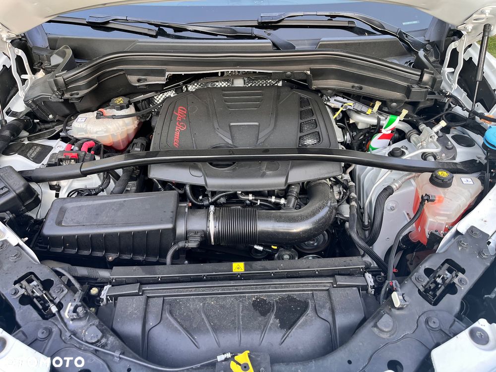 Alfa Romeo Stelvio 2.0 Turbo 16V AT8-Q4 Ti - 9