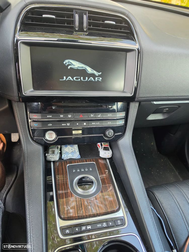 Jaguar F-Pace - 11