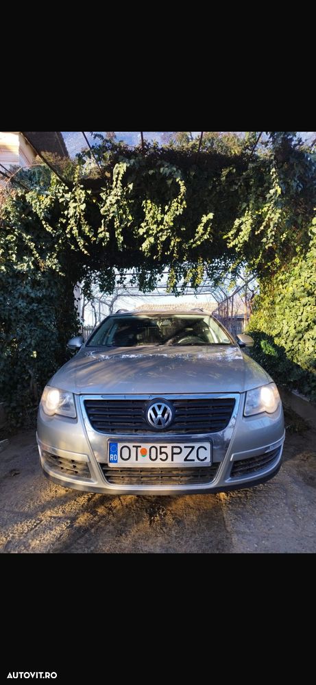 Volkswagen Passat - 1