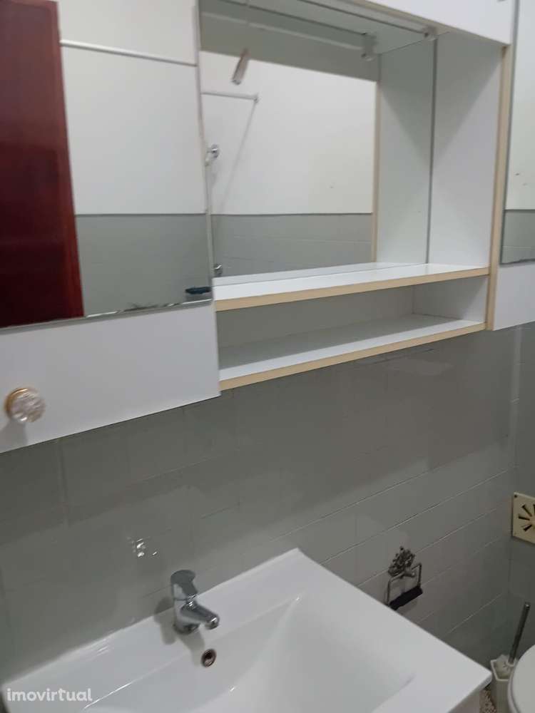 Apartamento T2 em Águas Livres – Amadora (ocupado indevidamente) - Grande imagem: 2/9