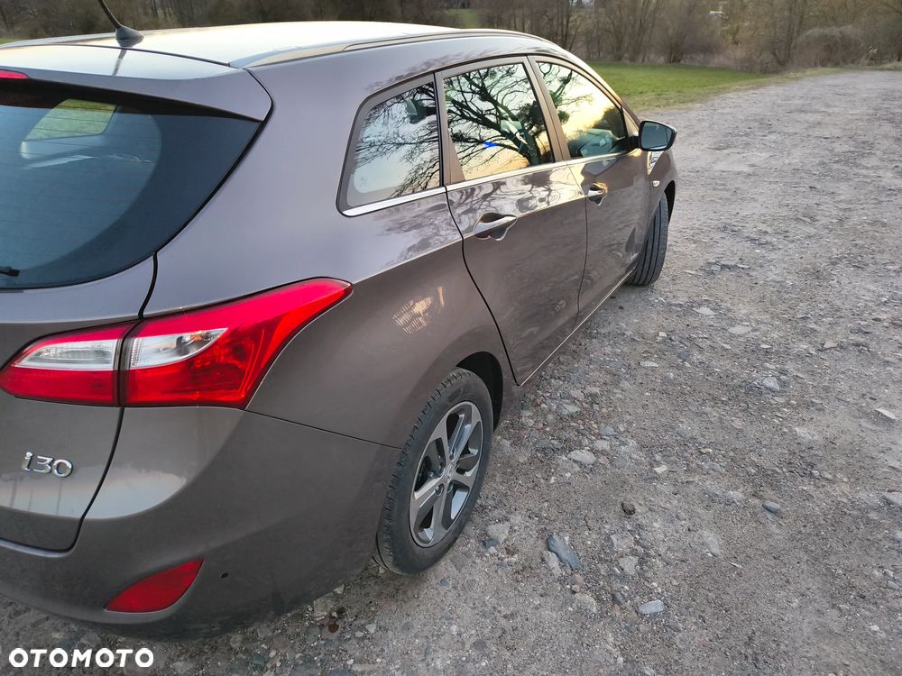 Hyundai i30 1.6 CRDi Fifa World Cup Edition - 9