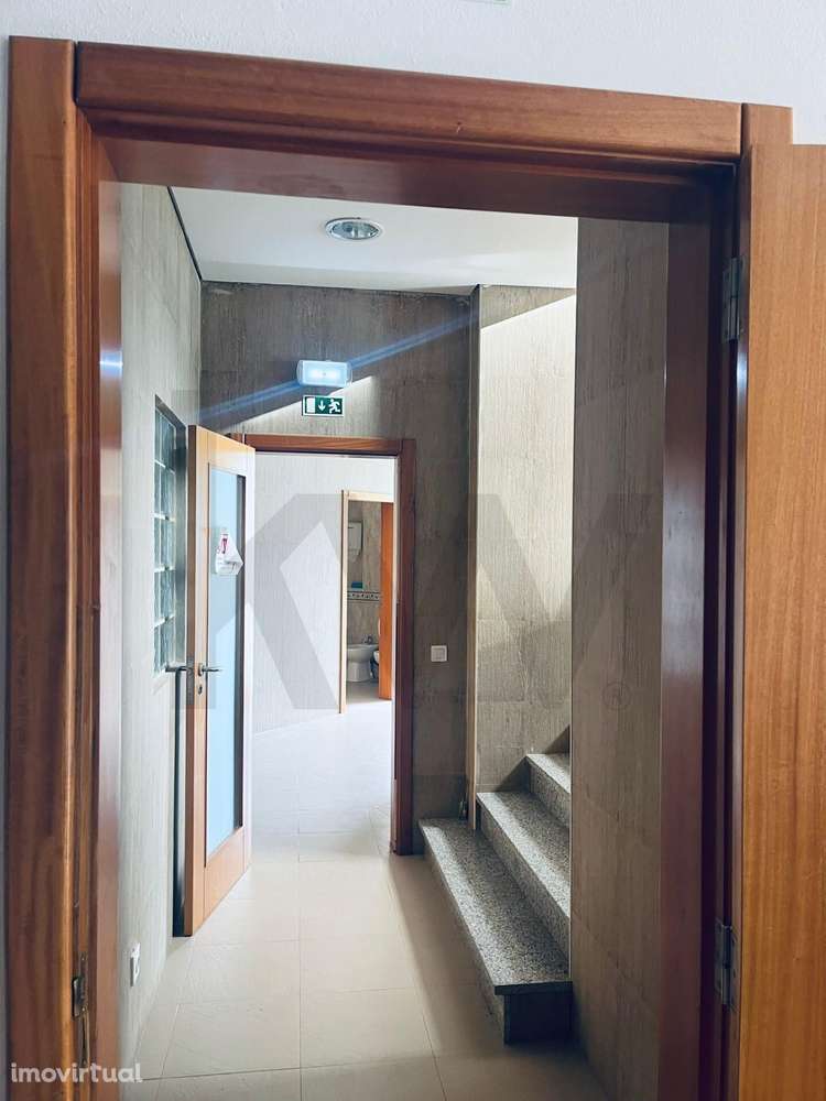 Armazém 767m2 com terreno 1854m2 - Grande imagem: 3/46