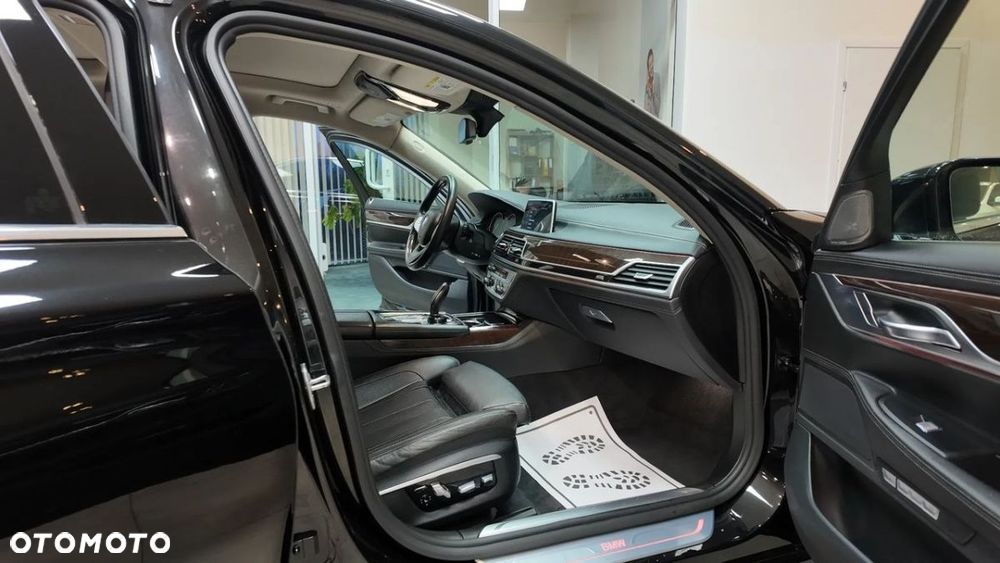BMW Seria 7 750Li xDrive Edition Exclusive - 32