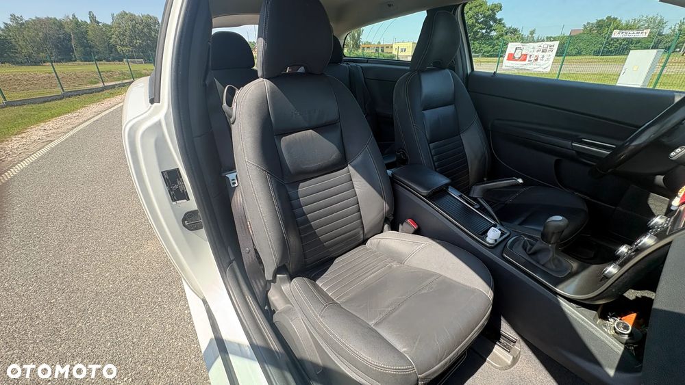 Volvo C30 D2 R-Design - 17