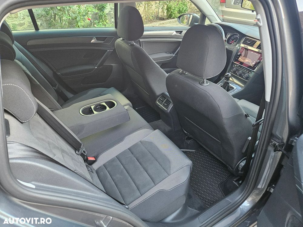 Volkswagen Golf - 6