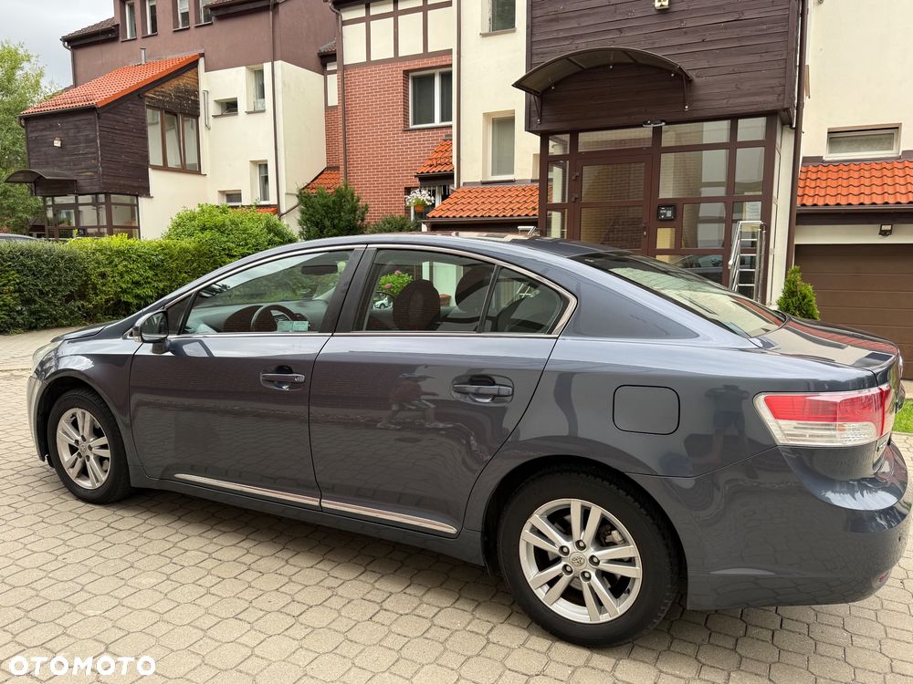 Toyota Avensis - 5