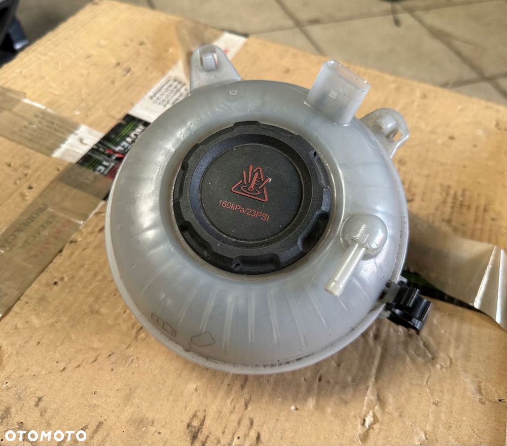 zbiornik chłodnicy vag audi a7 q2 q3 q5 oryginalny 5q0121407aa - 3
