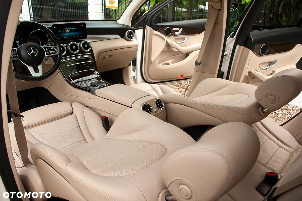 Mercedes-Benz GLC 300 4Matic 9G-TRONIC AMG Line - 21