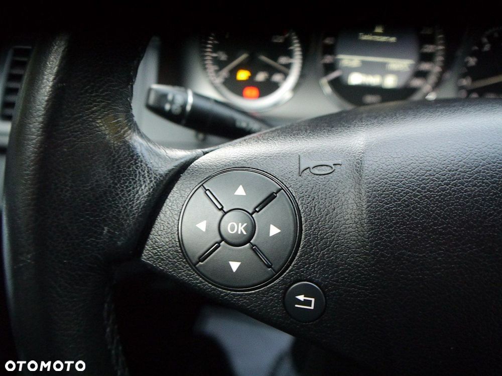 Mercedes-Benz Klasa C 180 BlueEFFICIENCY 7G-TRONIC Avantgarde - 29