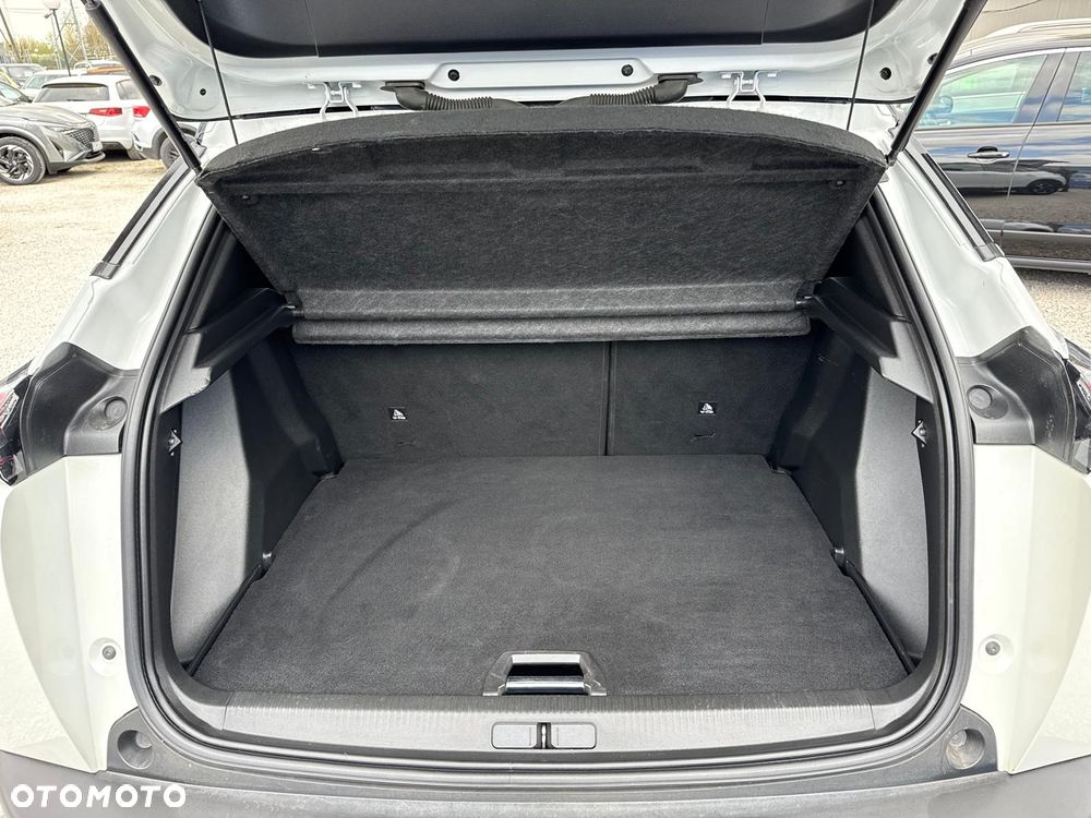 Peugeot 2008 PureTech 130 EAT8 GT - 26
