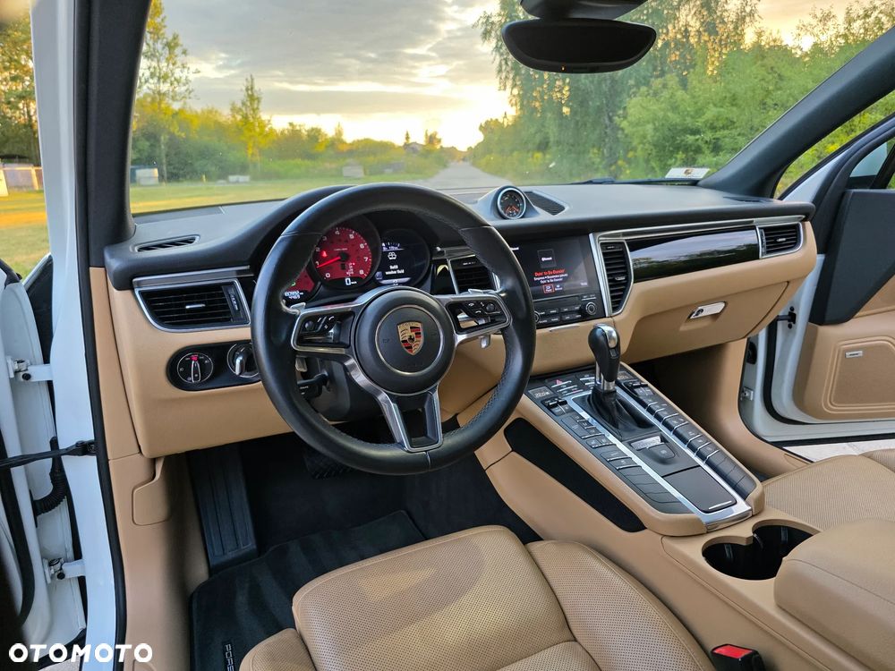 Porsche Macan - 33