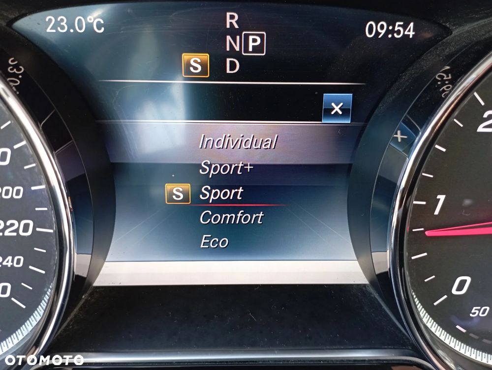 Mercedes-Benz Klasa E 220 d 9G-TRONIC - 14