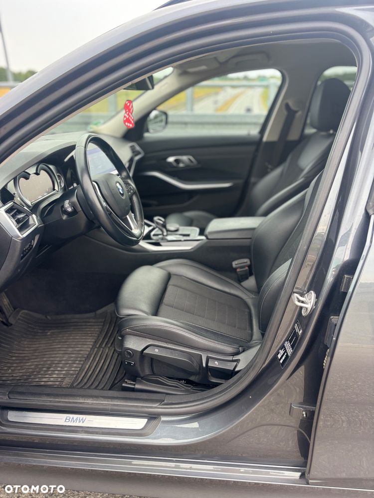 BMW Seria 3 318d Sport Line Shadow - 17