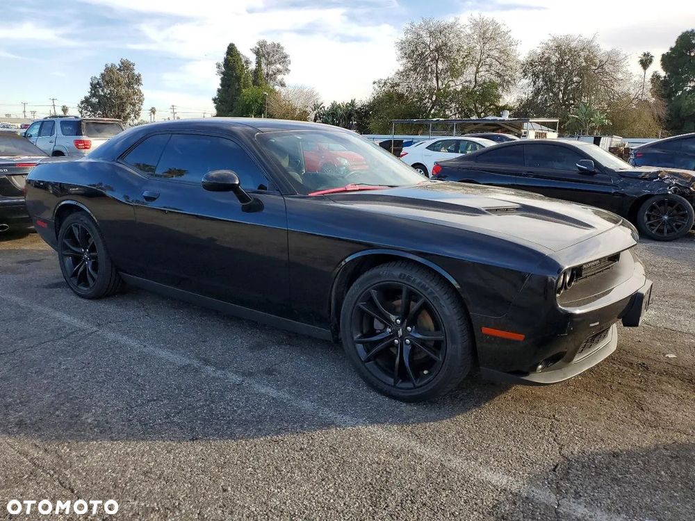 Dodge Challenger - 2
