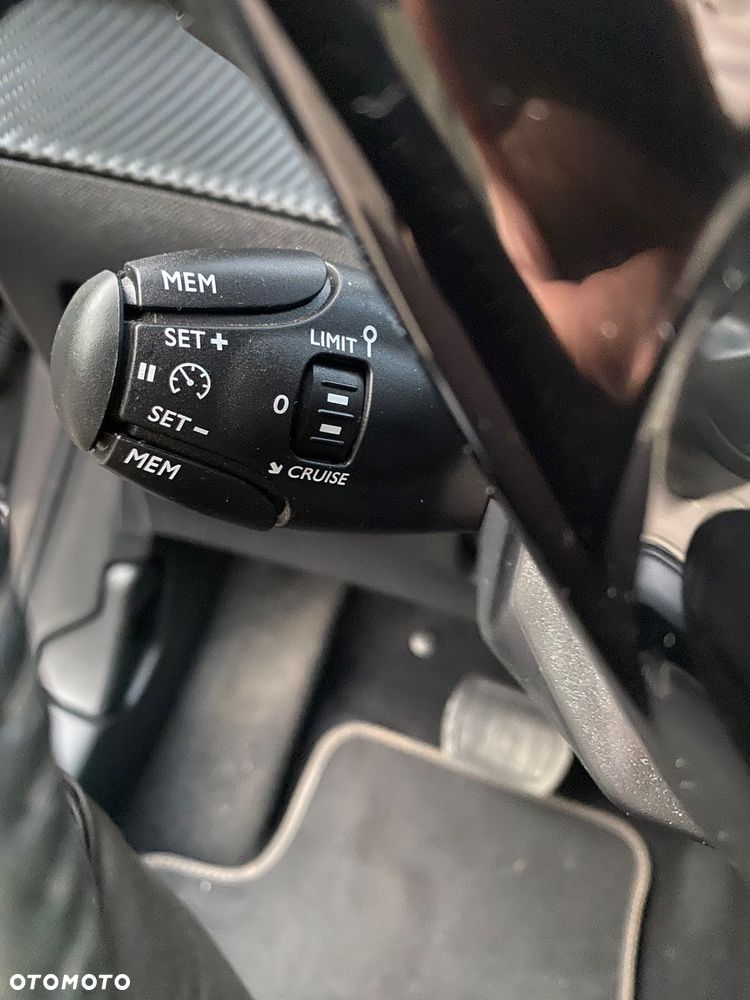 Peugeot 208 PureTech 100 EAT8 Active - 10