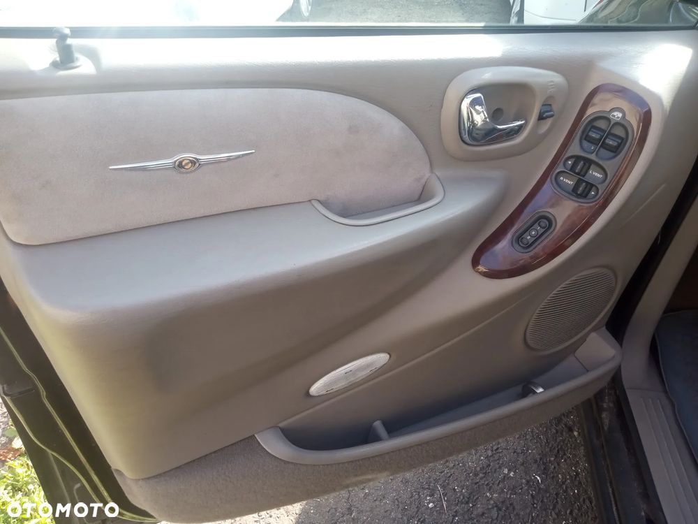 Chrysler Grand Voyager 3.3 Limited AWD - 26