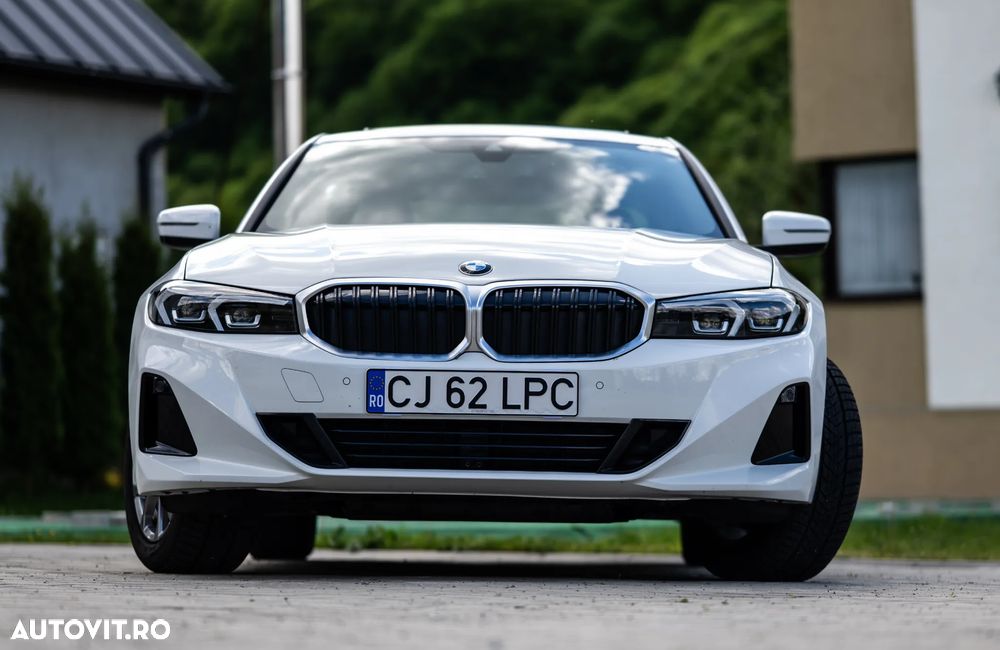 BMW Seria 3 330i Aut. Luxury Line - 14