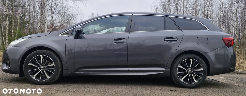 Toyota Avensis 2.0 D-4D Premium - 2