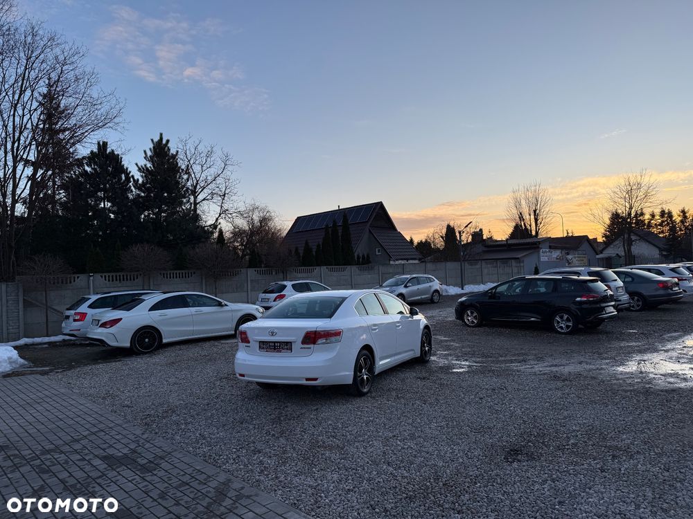 Toyota Avensis 1.6 Comfort - 22