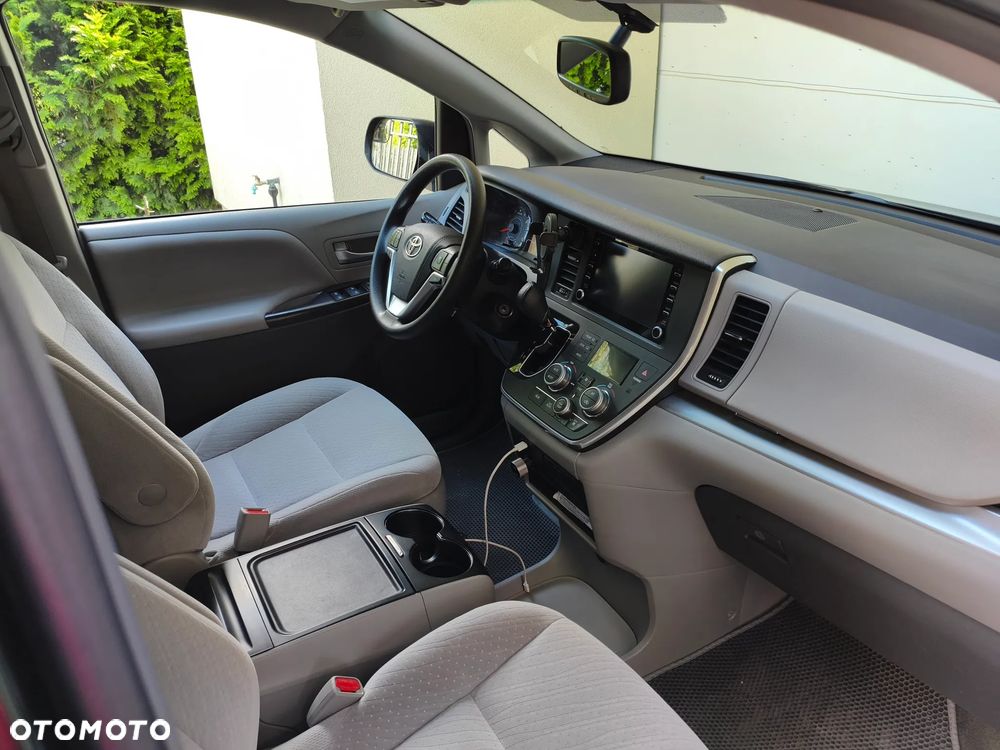 Toyota Sienna 3.5 V6 - 19