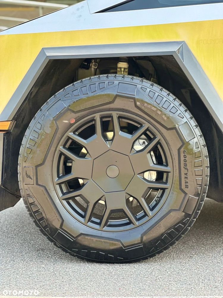 Tesla Cybertruck - 14