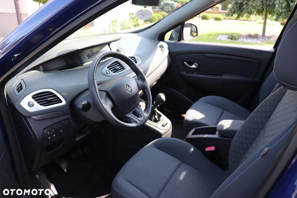 Renault Scenic 1.6 16V 110 Expression - 9