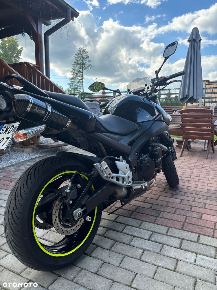 Suzuki GSR - 4