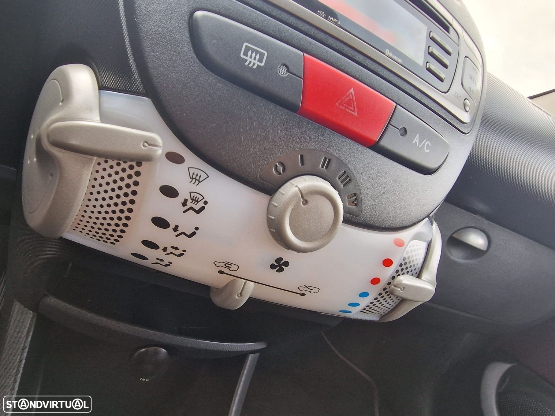 Peugeot 107 1.0 SE Envy 2-Tronic - 27