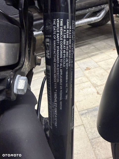 Harley-Davidson Sportster Iron 883 - 11