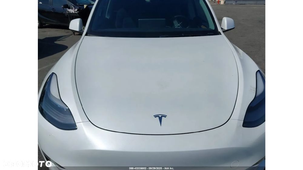 Tesla Y - 12