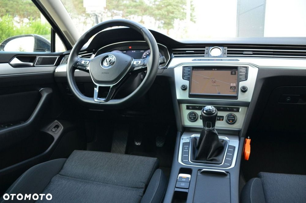 Volkswagen Passat - 32