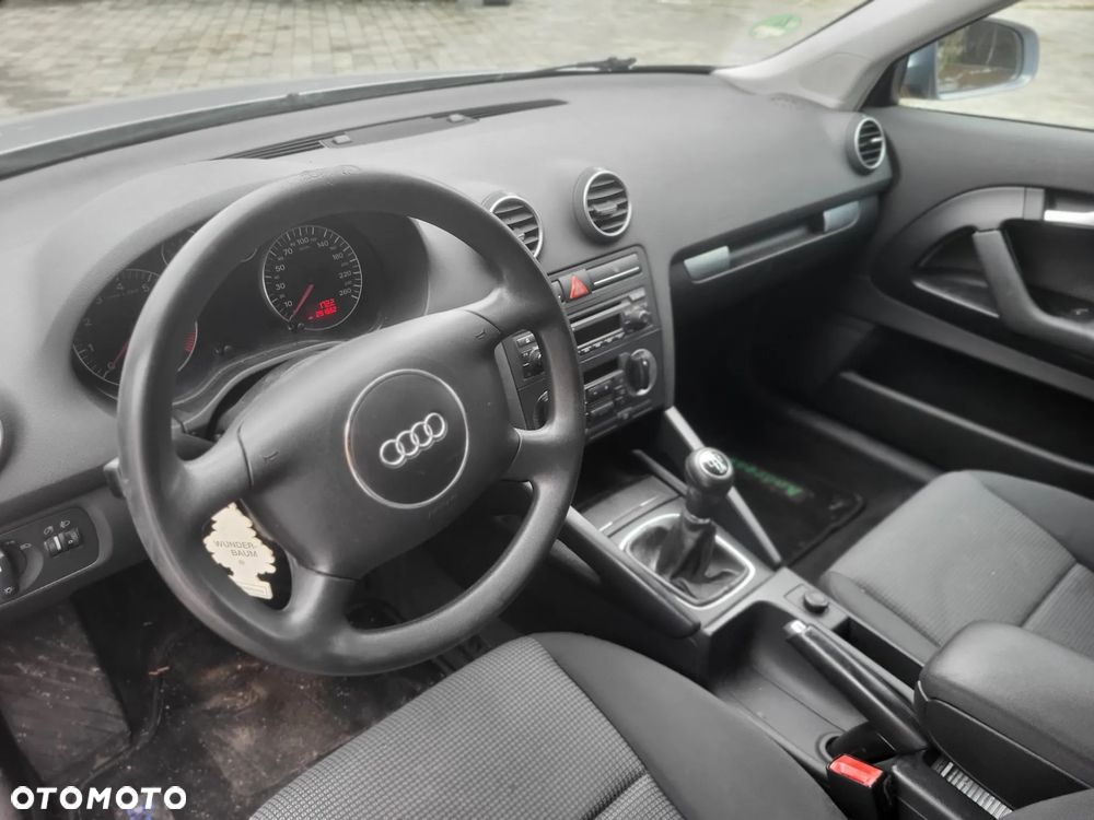 Audi A3 3-drzwiowe 1.6 Attraction - 10