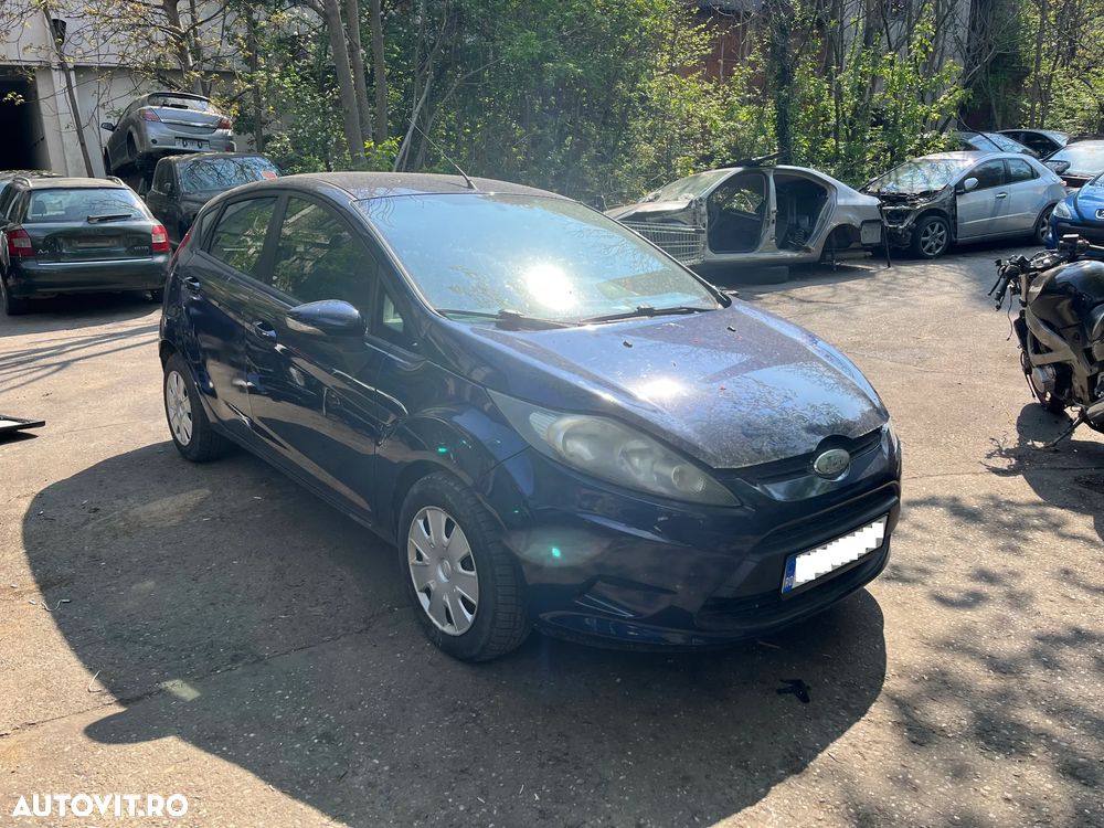 Dezmembrez Ford Fiesta MK6 2012 albastru 1,3 benzina 60KW SNJB - 1