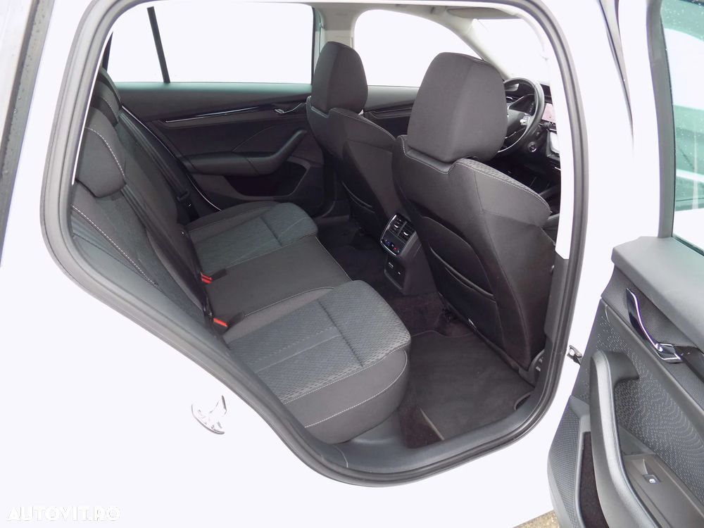 Skoda Octavia Combi 2.0 TDI DSG Ambition - 25