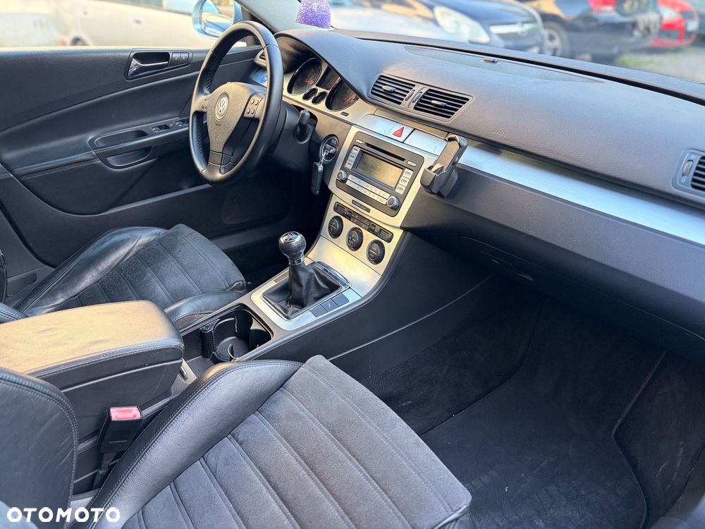 Volkswagen Passat - 11