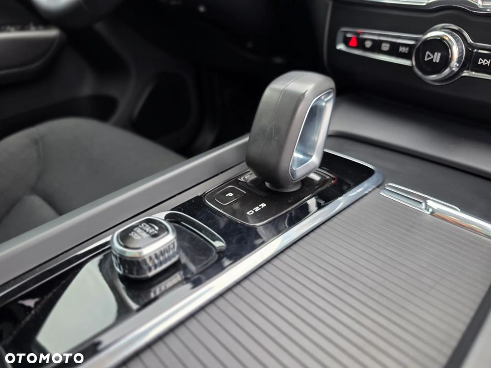 Volvo XC 60 B4 B Momentum Pro - 36