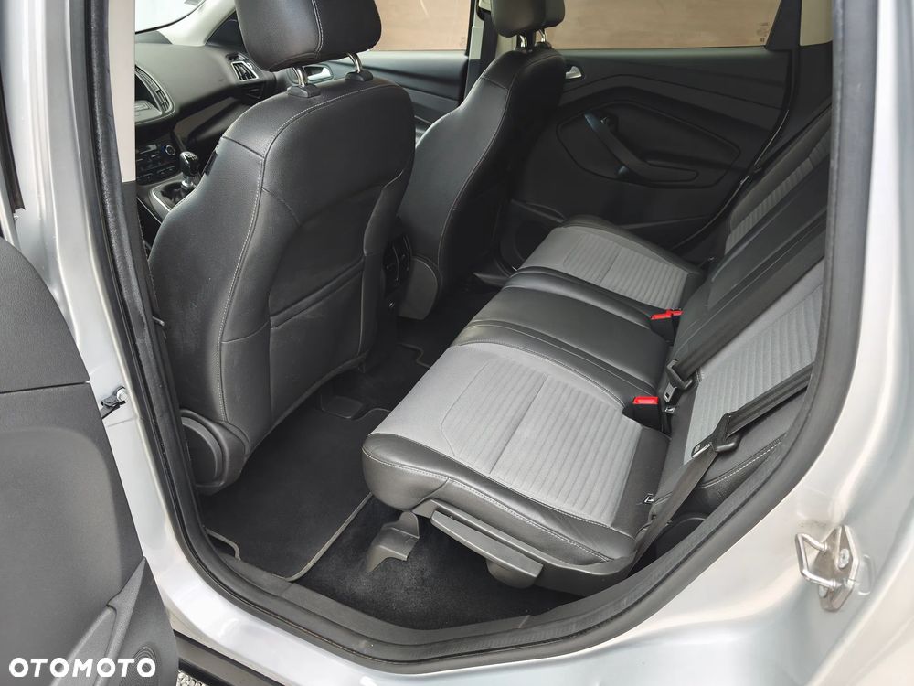 Ford Kuga 2.0 TDCi 2x4 Titanium - 22