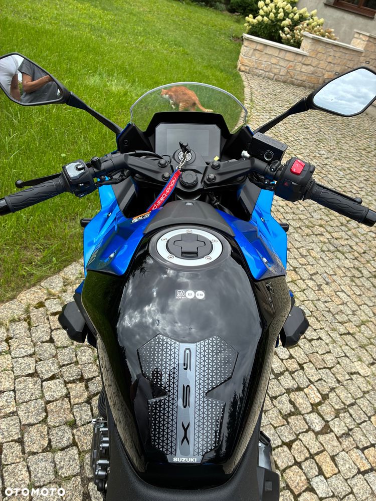 Suzuki GSX - 7
