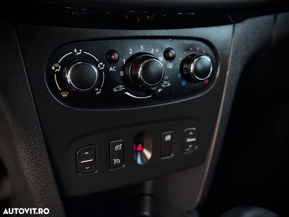 Dacia Logan TCe 90 Prestige - 26