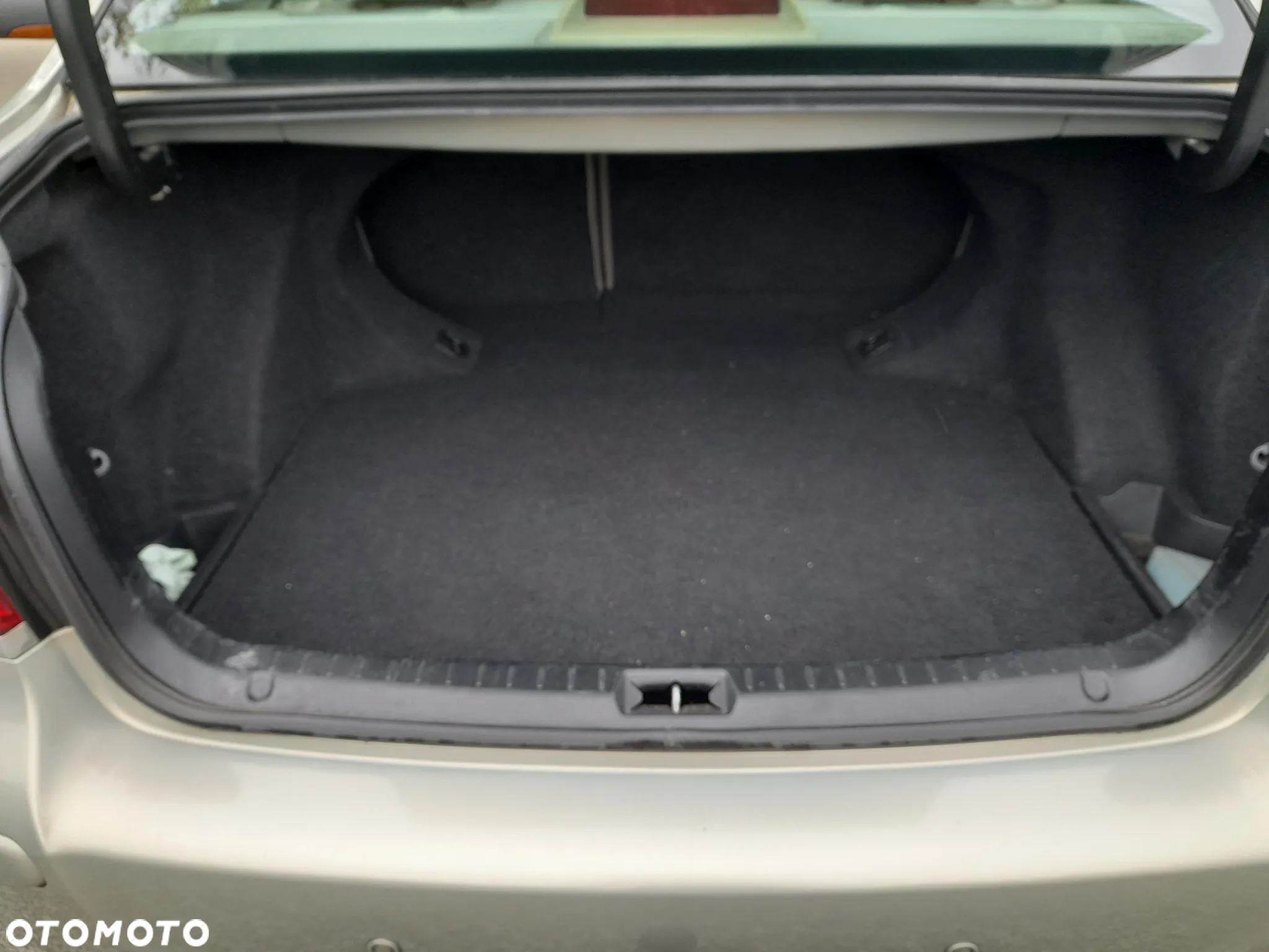 Toyota Avensis - 12